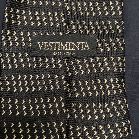 Vestimenta ties - Picture 3 of 5